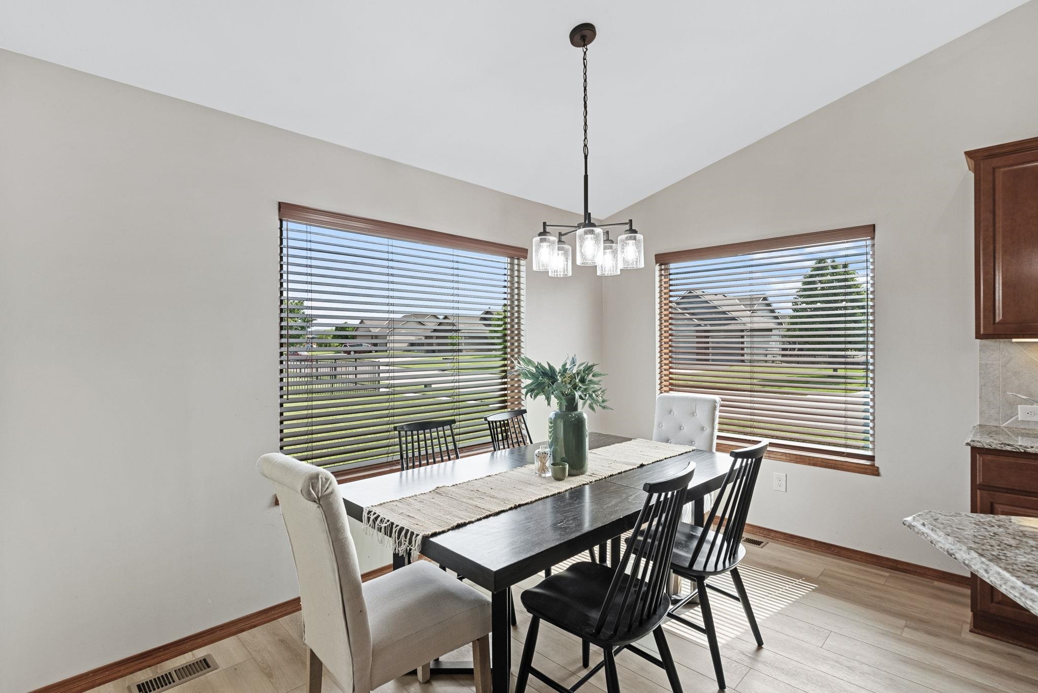 2767 N Woodridge Ct, Wichita, Kansas image 11