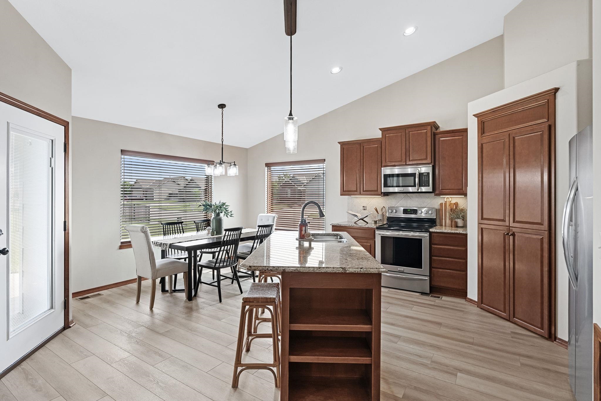 2767 N Woodridge Ct, Wichita, Kansas image 6