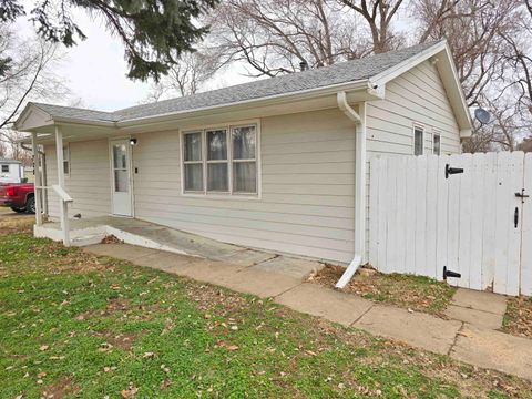 Homes For Sale - 728 N 4th St<br/> Salina, KS 67401