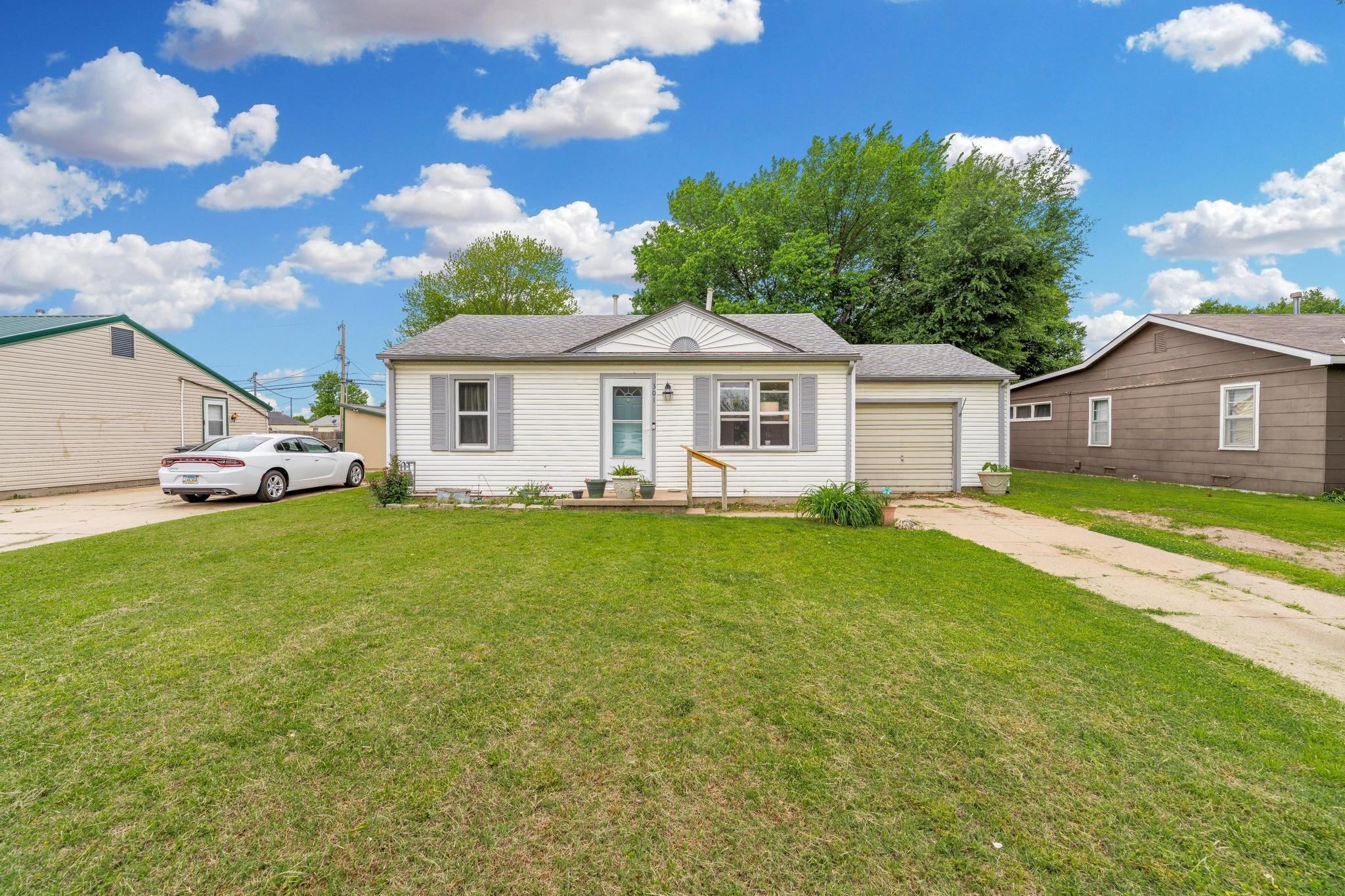 301 N Maynard Ave, Haysville, Kansas image 2