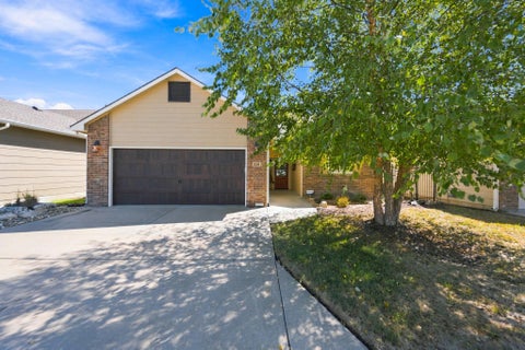 Townhouse For Sale - 318 S Nineiron<br/> Wichita, KS 67235