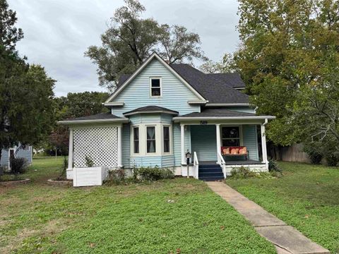 Homes For Sale - 519 NE 7th St<br/> Dickinson County, Abilene, KS 67410