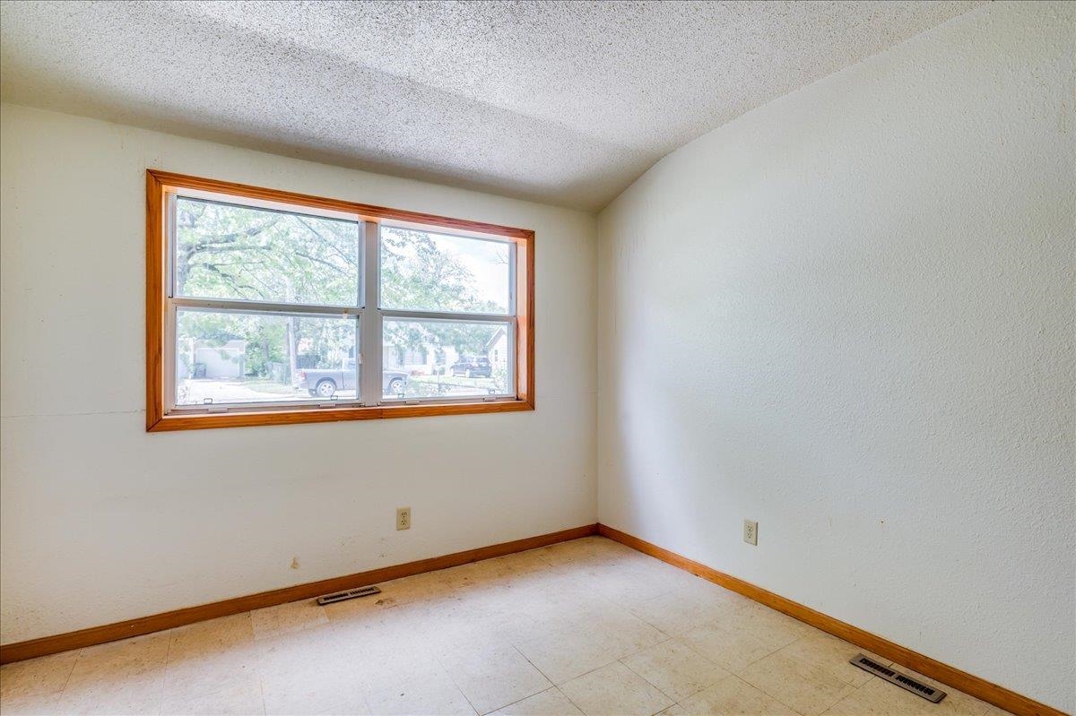 2256 N Minnesota Ave, Wichita, Kansas image 6