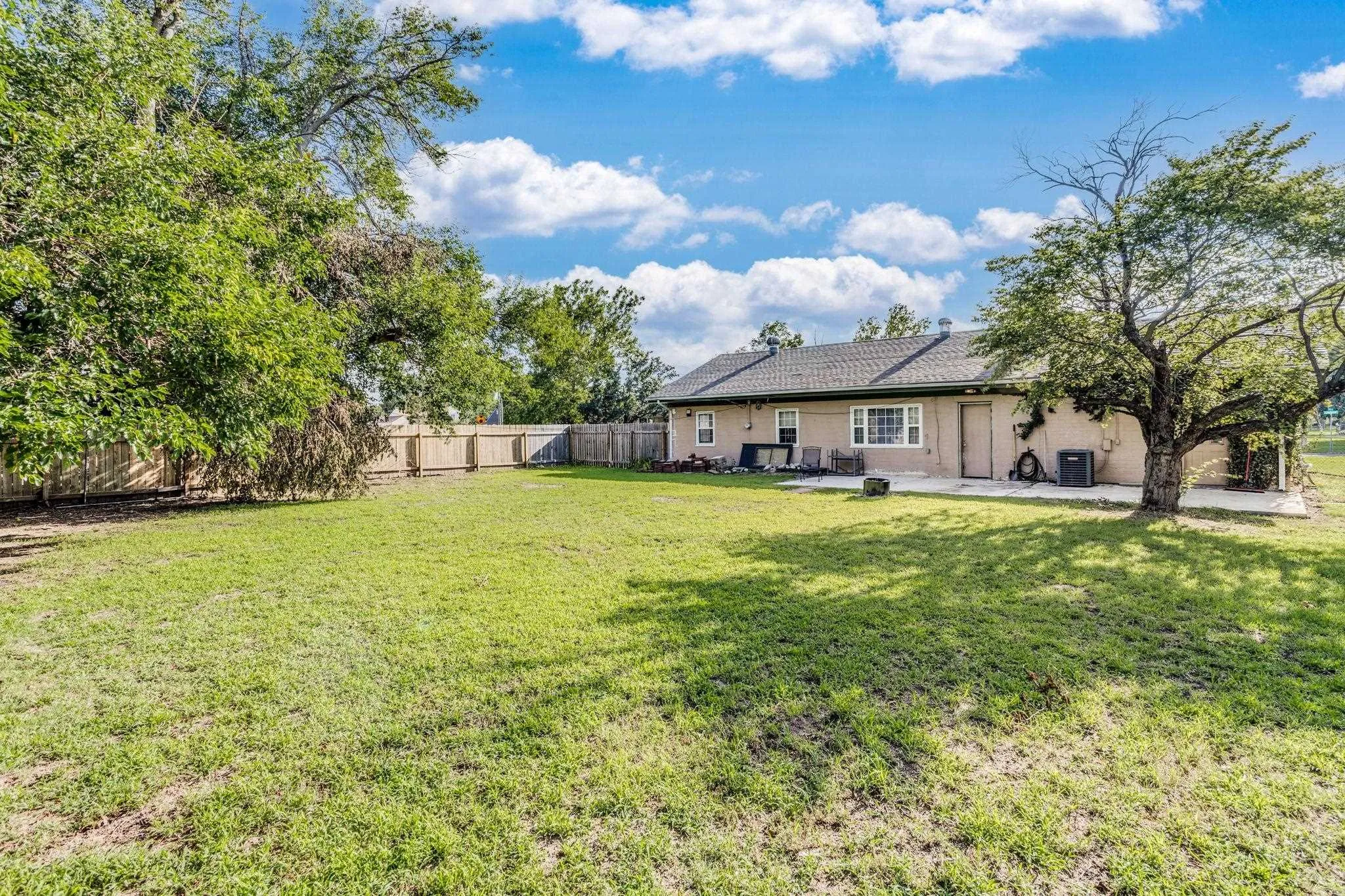 Wichita, Kansas 67203, United States, 4 Bedrooms Bedrooms, ,2 BathroomsBathrooms,Residential,Pending,158949