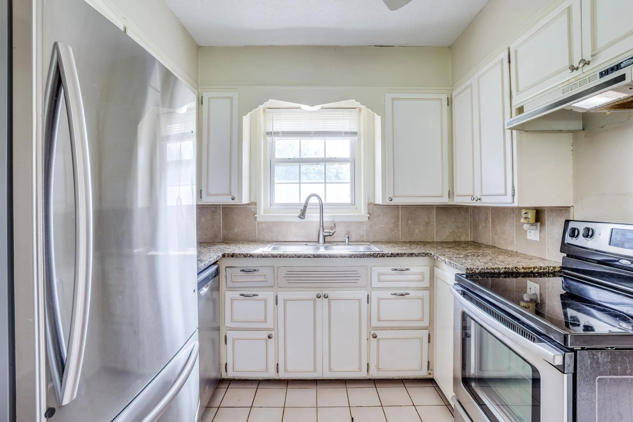 Wichita, Kansas 67203, United States, 4 Bedrooms Bedrooms, ,2 BathroomsBathrooms,Residential,Pending,158949