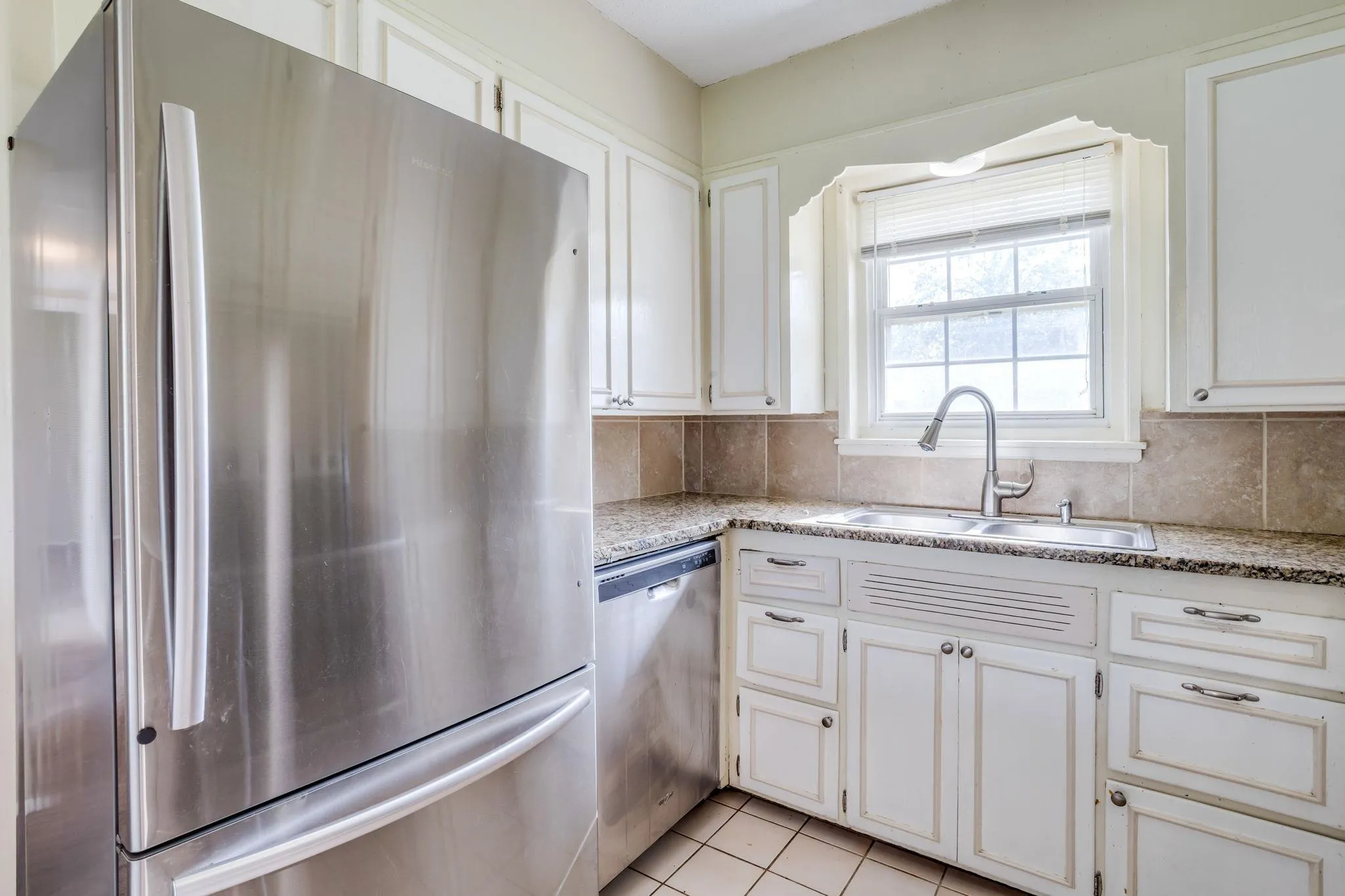 Wichita, Kansas 67203, United States, 4 Bedrooms Bedrooms, ,2 BathroomsBathrooms,Residential,Pending,158949