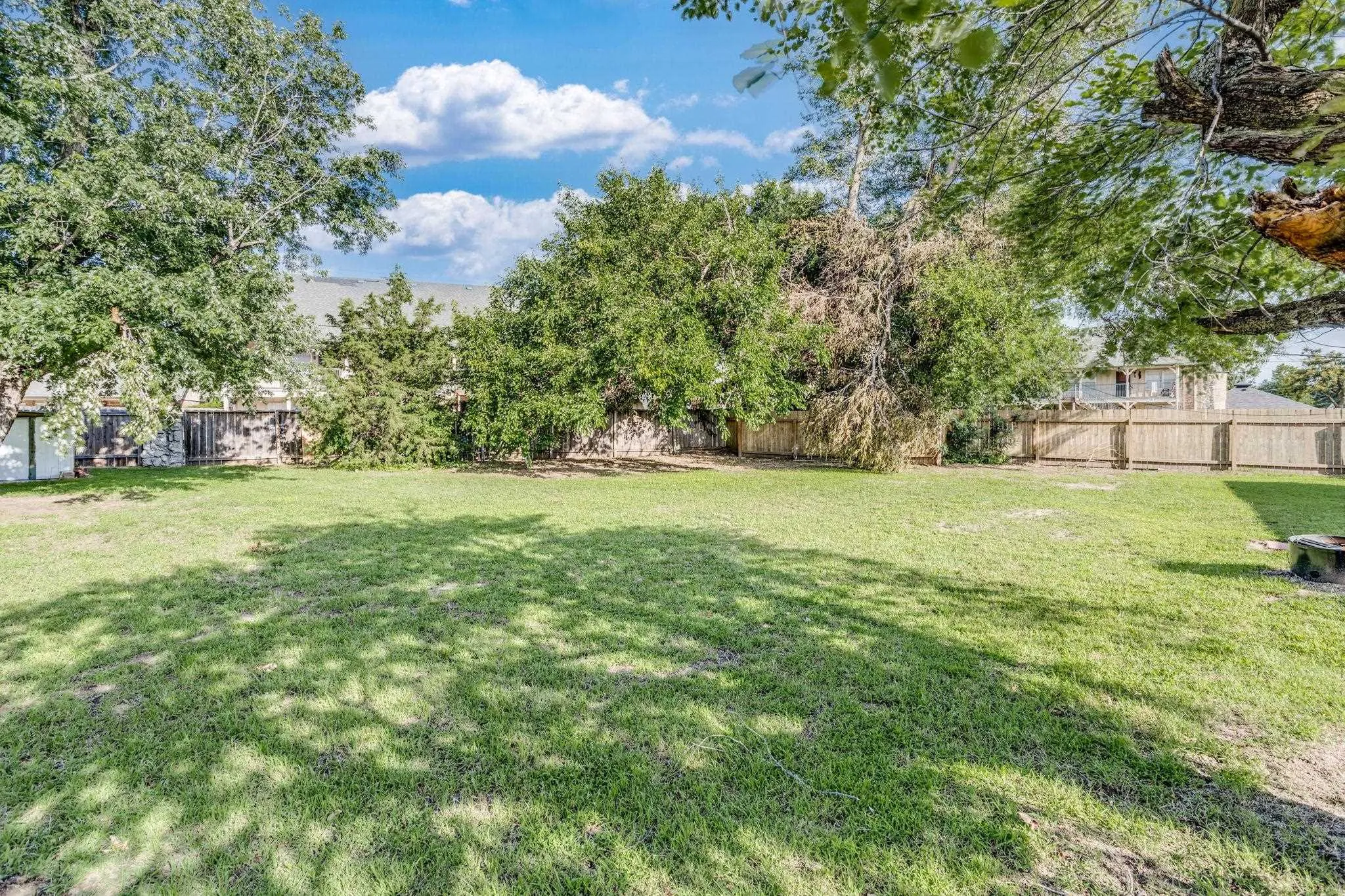 Wichita, Kansas 67203, United States, 4 Bedrooms Bedrooms, ,2 BathroomsBathrooms,Residential,Pending,158949