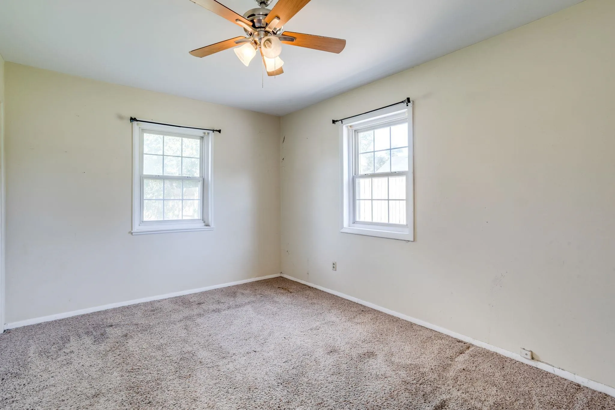 Wichita, Kansas 67203, United States, 4 Bedrooms Bedrooms, ,2 BathroomsBathrooms,Residential,Pending,158949