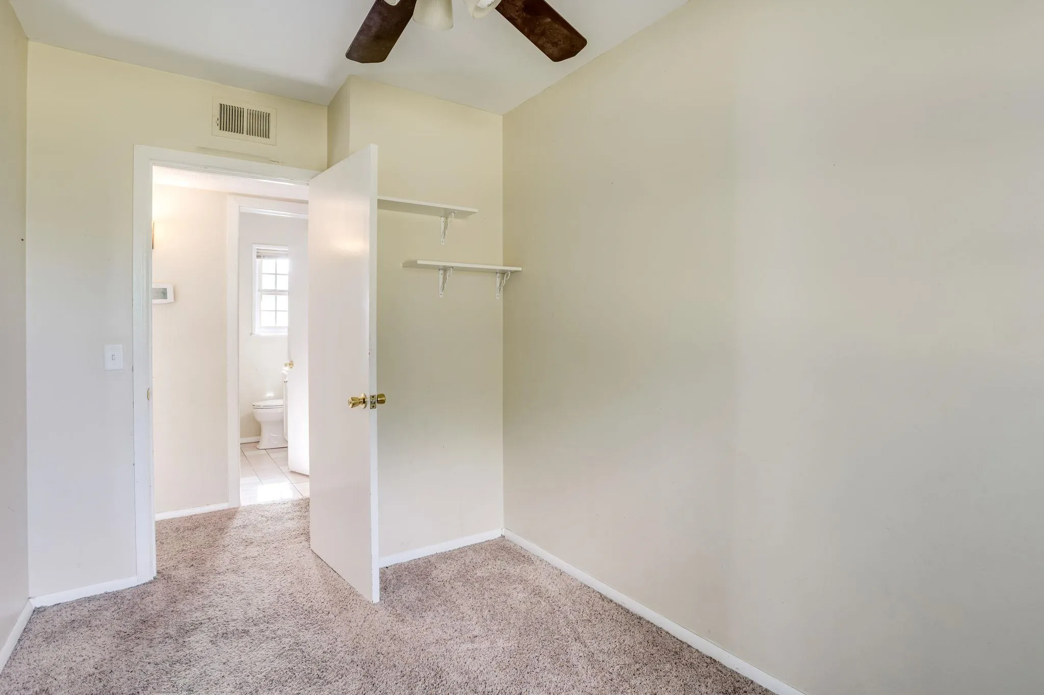 Wichita, Kansas 67203, United States, 4 Bedrooms Bedrooms, ,2 BathroomsBathrooms,Residential,Pending,158949