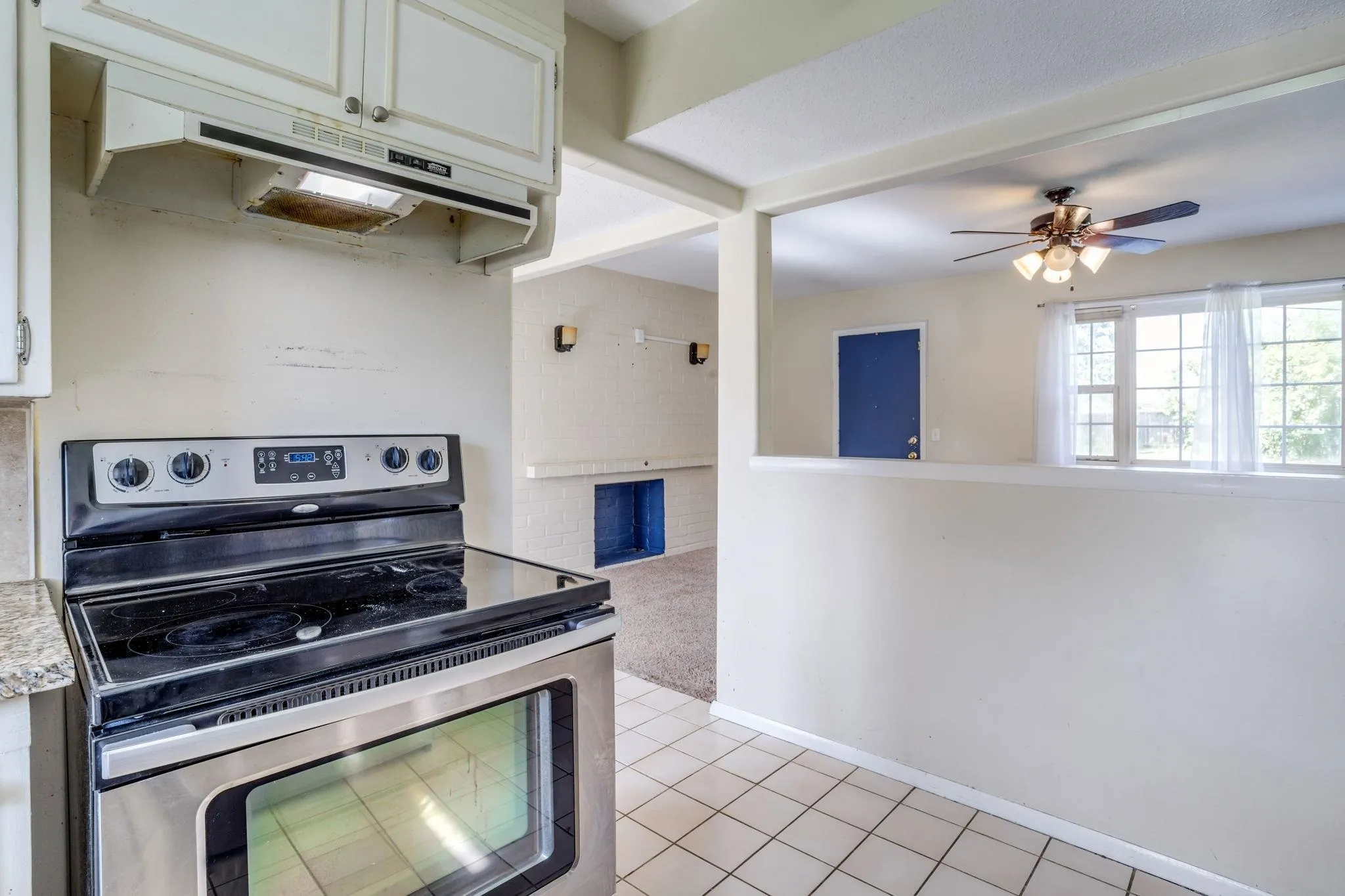 Wichita, Kansas 67203, United States, 4 Bedrooms Bedrooms, ,2 BathroomsBathrooms,Residential,Pending,158949