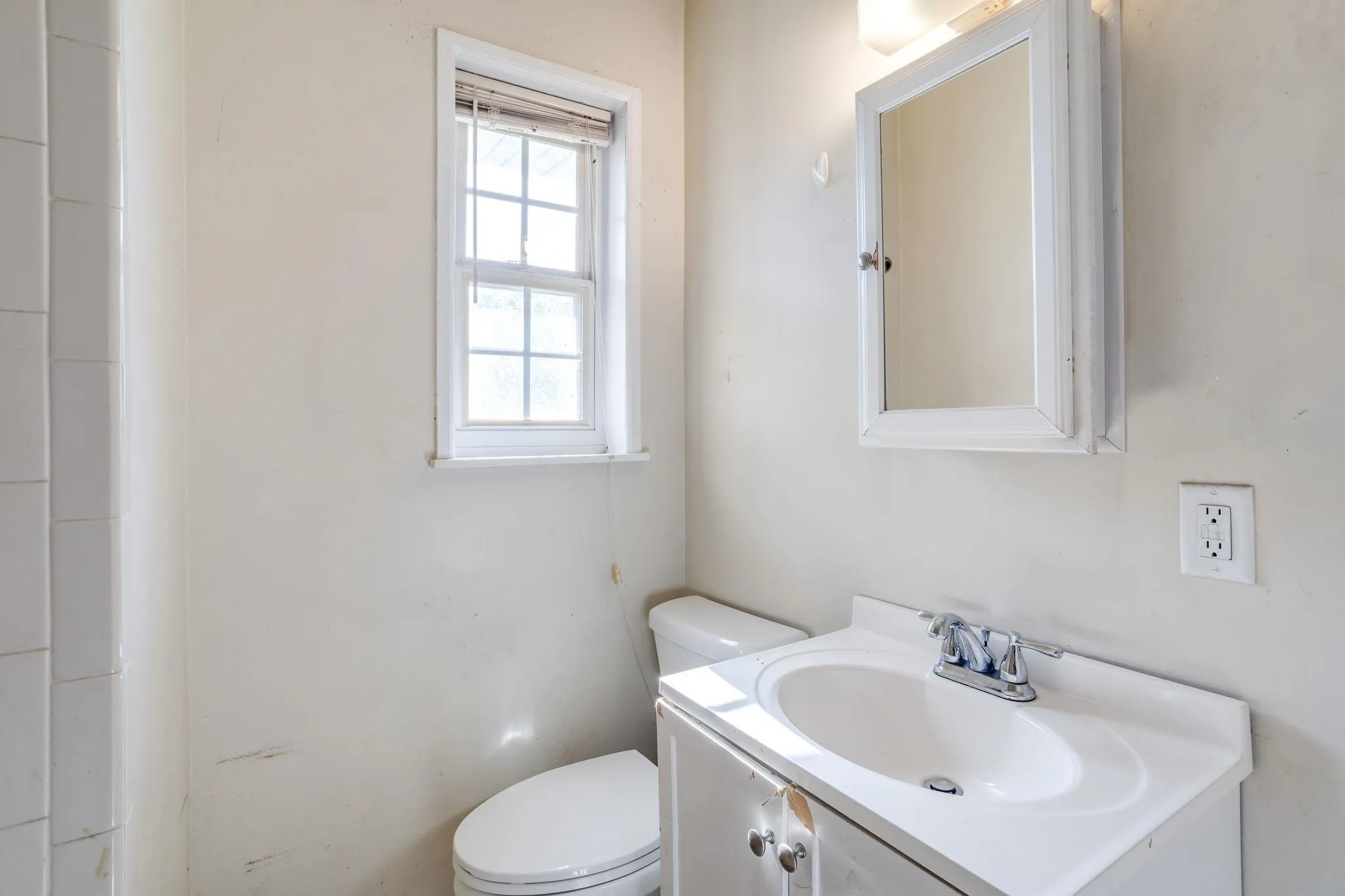 Wichita, Kansas 67203, United States, 4 Bedrooms Bedrooms, ,2 BathroomsBathrooms,Residential,Pending,158949