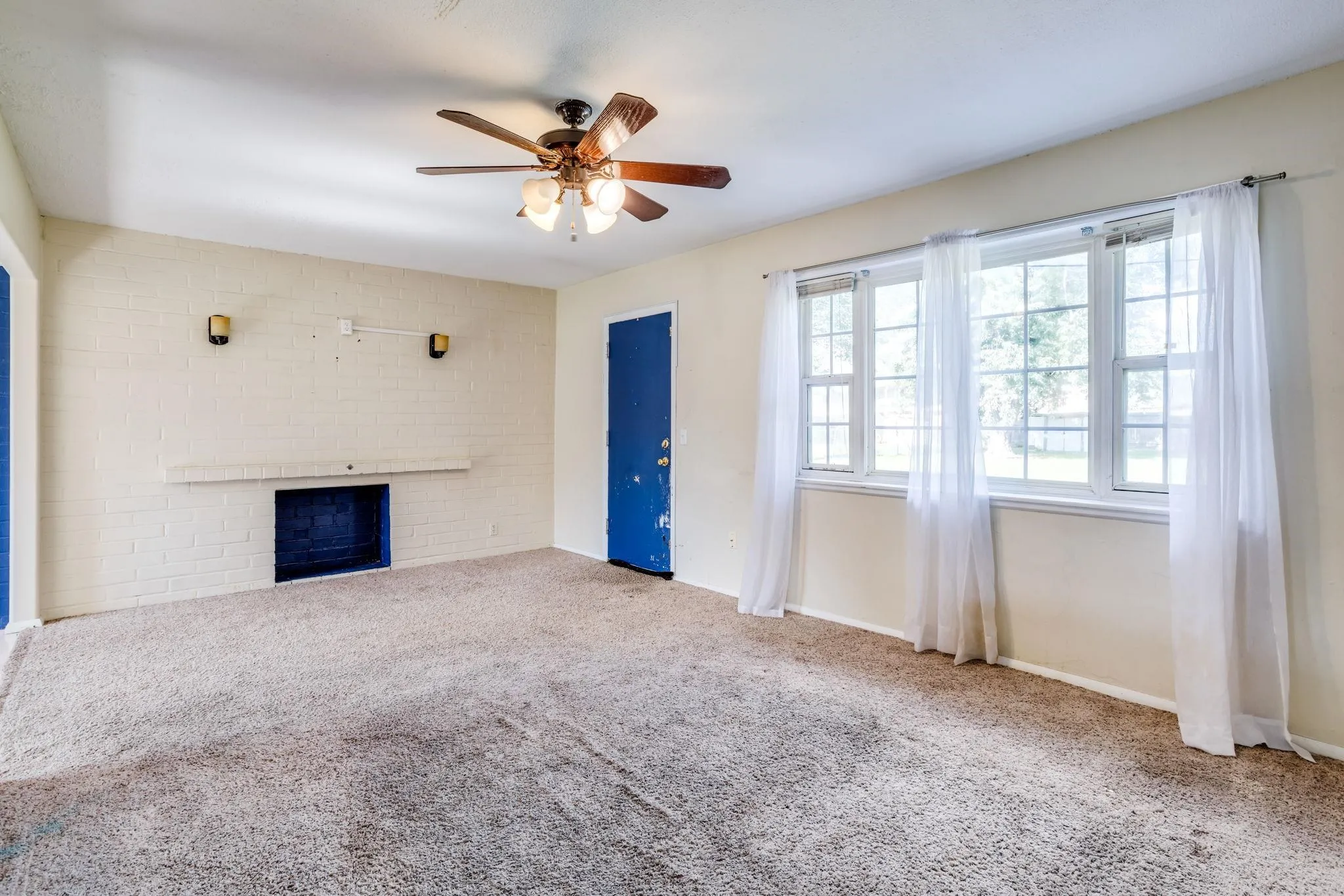 Wichita, Kansas 67203, United States, 4 Bedrooms Bedrooms, ,2 BathroomsBathrooms,Residential,Pending,158949