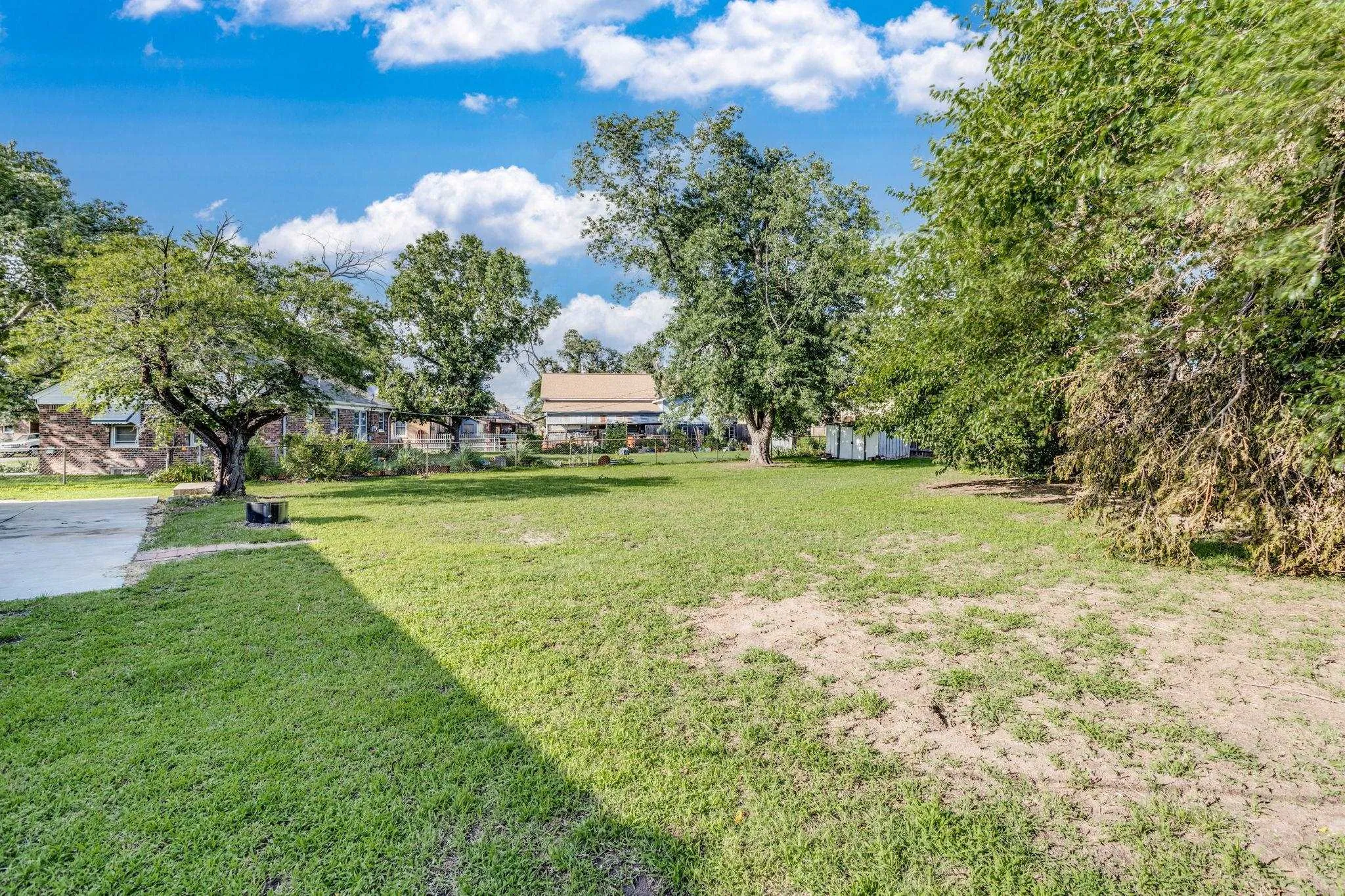 Wichita, Kansas 67203, United States, 4 Bedrooms Bedrooms, ,2 BathroomsBathrooms,Residential,Pending,158949