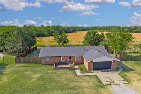 Homes For Sale - 504 W Stuart St<br/> South Haven, KS 67140