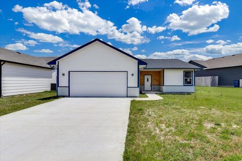 Homes For Sale - 720 N Redbud Ave<br/> Sedgwick County, Valley Center, KS 67147