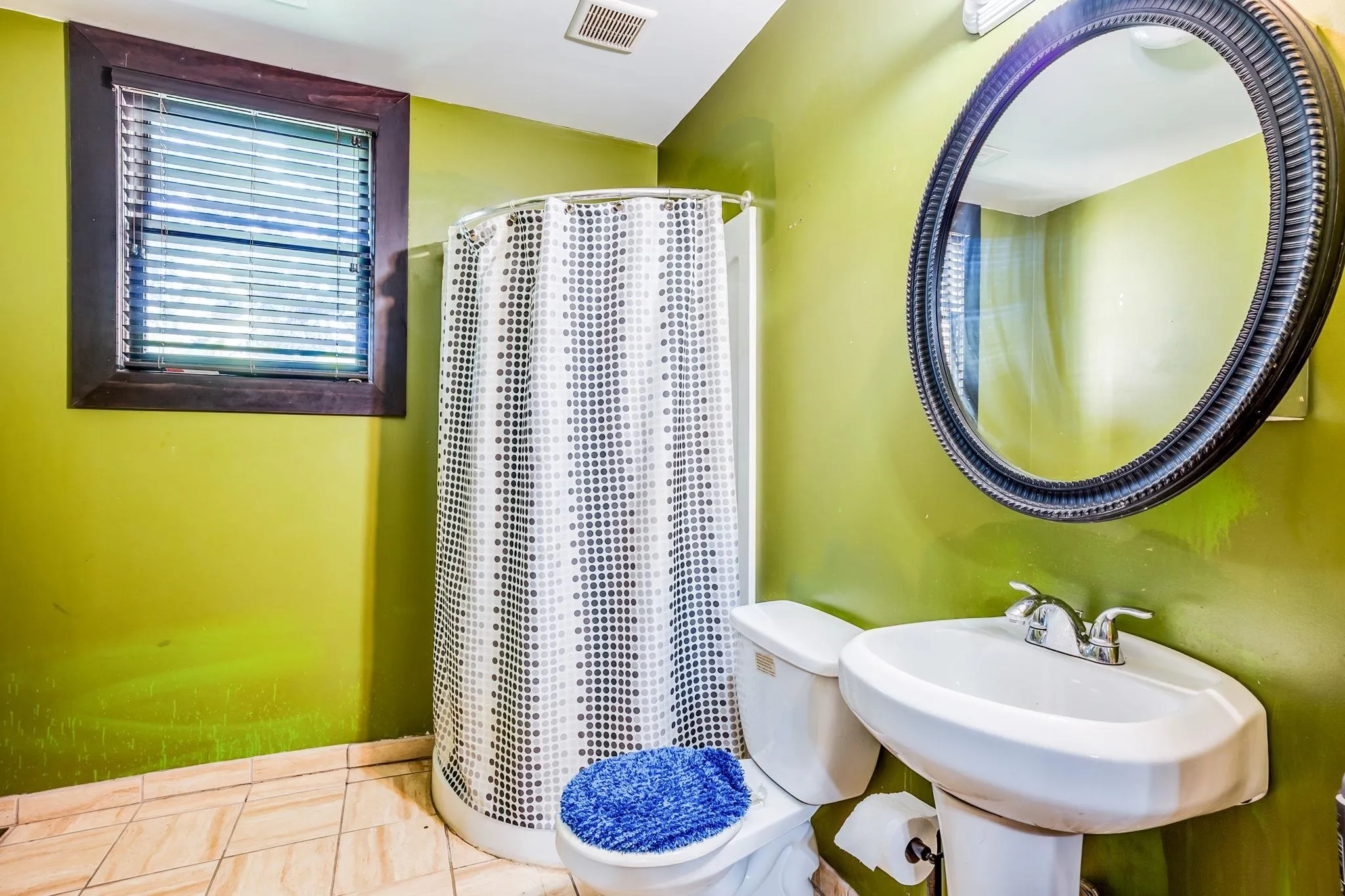 Wichita, Kansas 67208, United States, 5 Bedrooms Bedrooms, ,2 BathroomsBathrooms,Residential,Active,166631