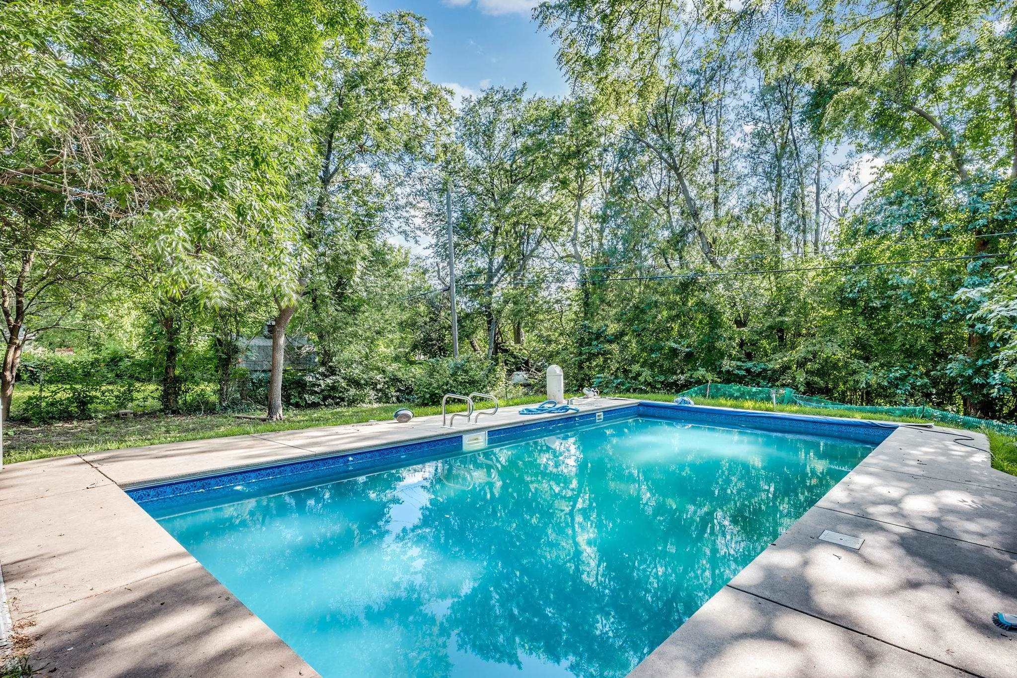 Wichita, Kansas 67208, United States, 5 Bedrooms Bedrooms, ,2 BathroomsBathrooms,Residential,Active,166631