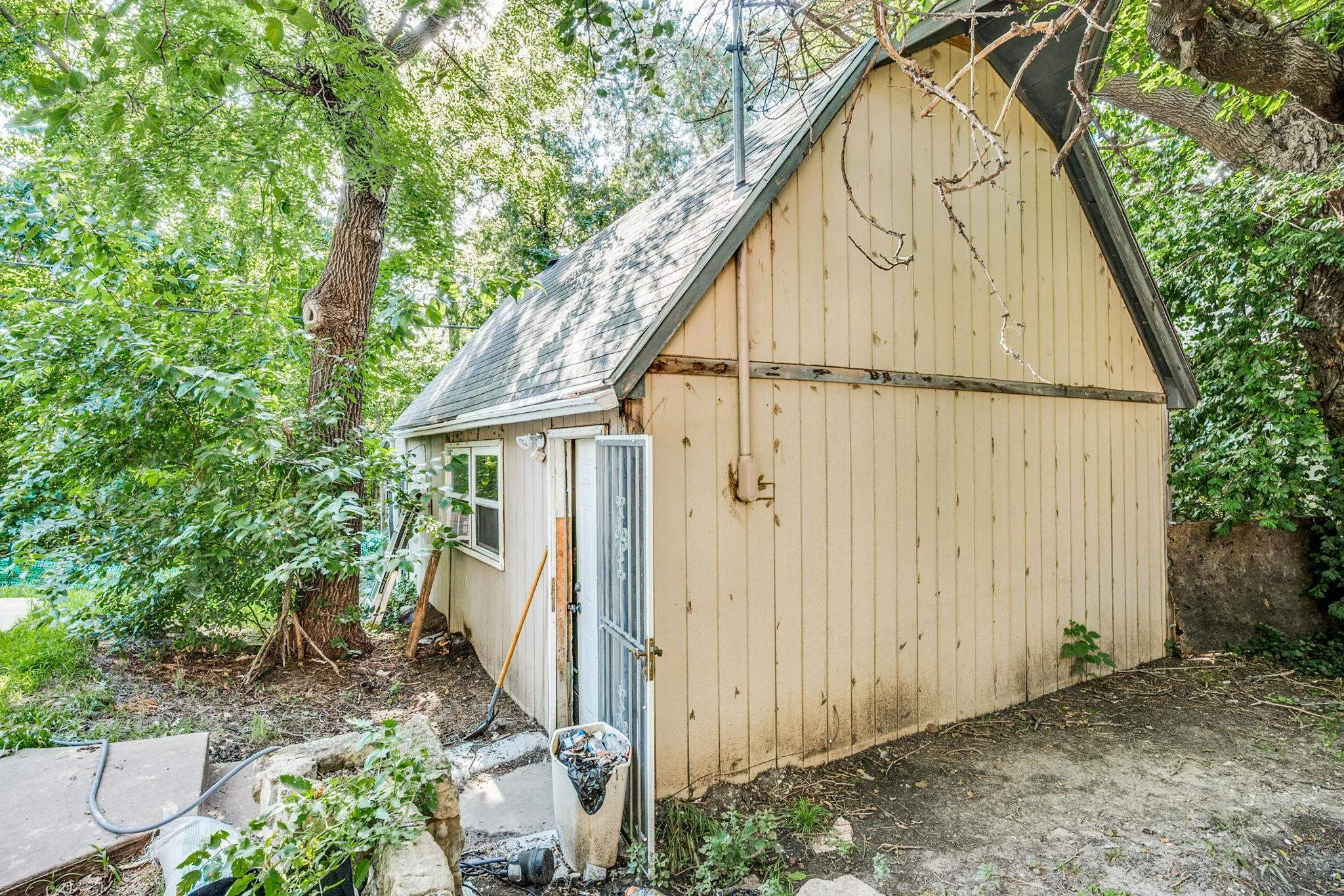 Wichita, Kansas 67208, United States, 5 Bedrooms Bedrooms, ,2 BathroomsBathrooms,Residential,Active,166631