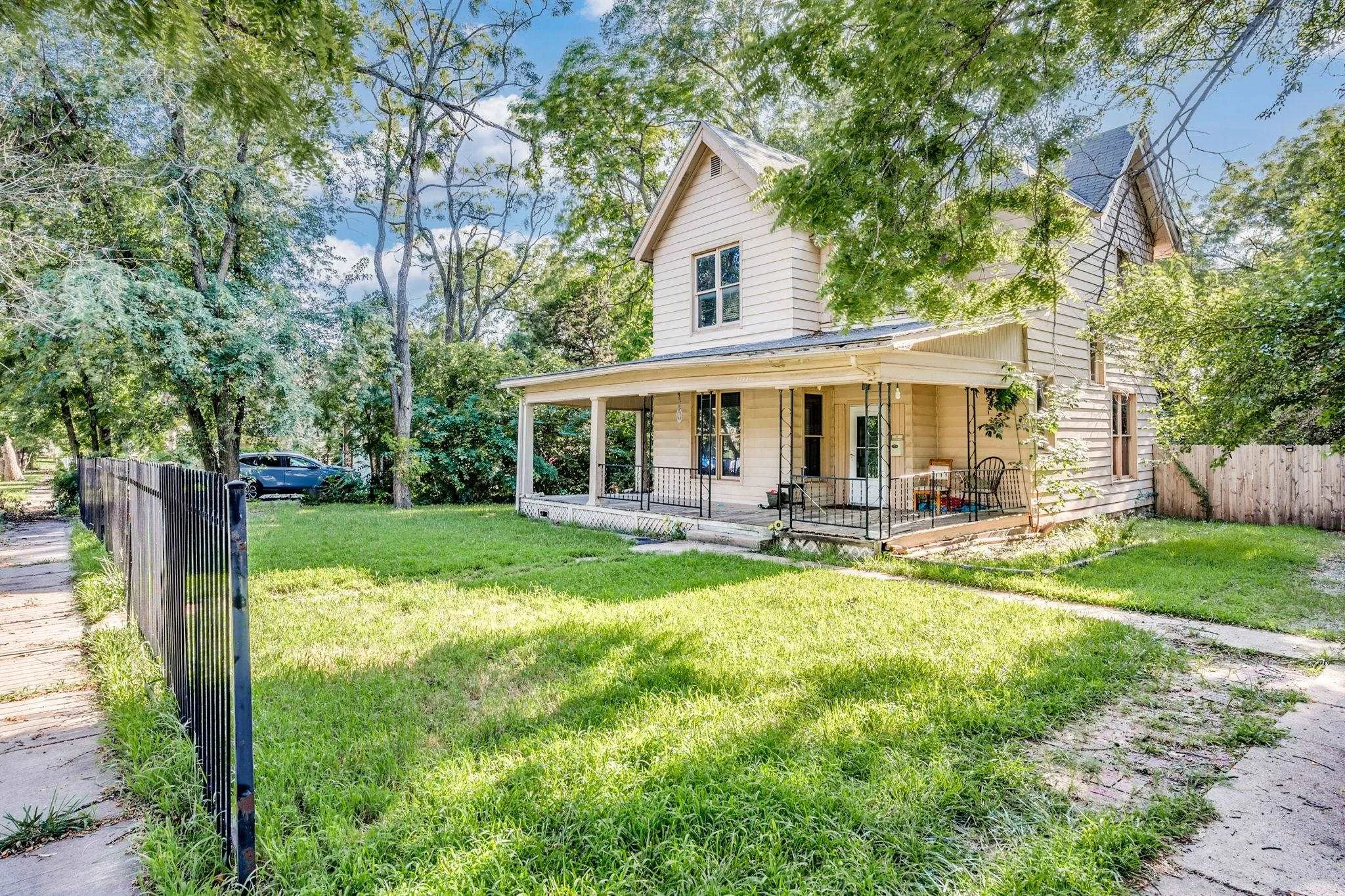 Wichita, Kansas 67208, United States, 5 Bedrooms Bedrooms, ,2 BathroomsBathrooms,Residential,Active,166631