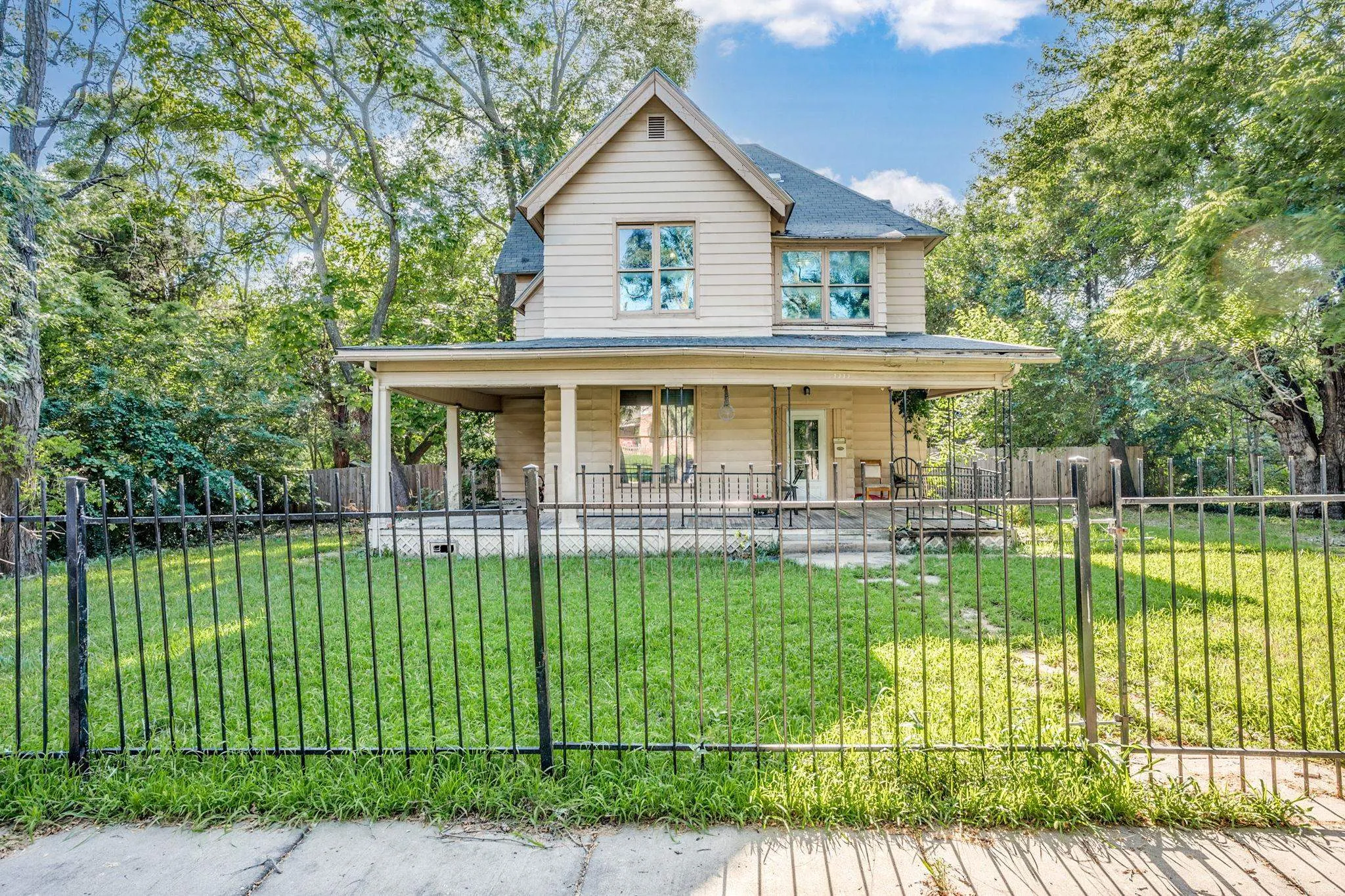 Wichita, Kansas 67208, United States, 5 Bedrooms Bedrooms, ,2 BathroomsBathrooms,Residential,Active,166631