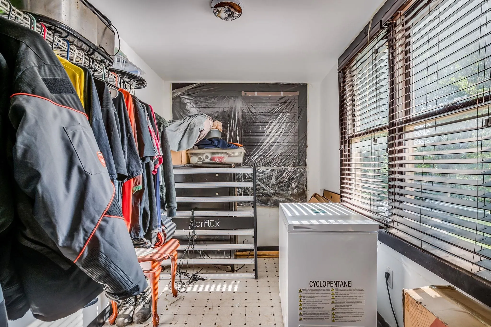 Wichita, Kansas 67208, United States, 5 Bedrooms Bedrooms, ,2 BathroomsBathrooms,Residential,Active,166631