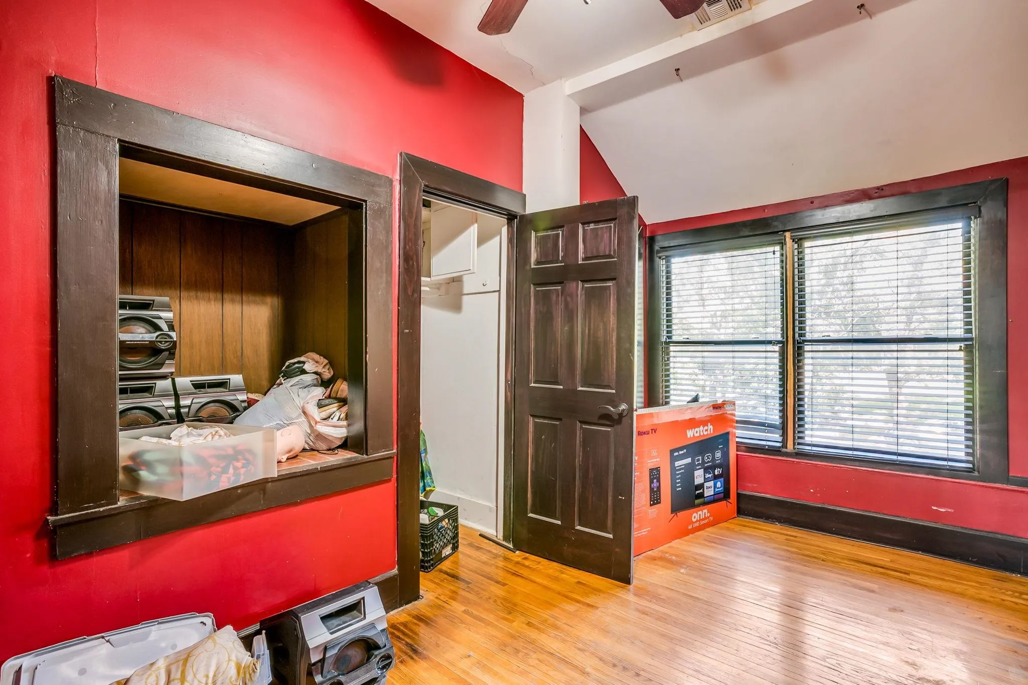 Wichita, Kansas 67208, United States, 5 Bedrooms Bedrooms, ,2 BathroomsBathrooms,Residential,Active,166631