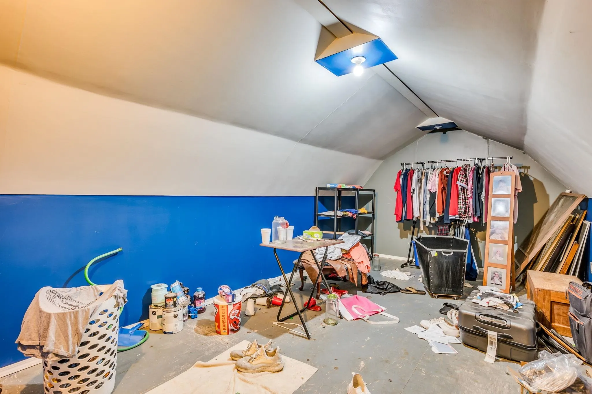 Wichita, Kansas 67208, United States, 5 Bedrooms Bedrooms, ,2 BathroomsBathrooms,Residential,Active,166631