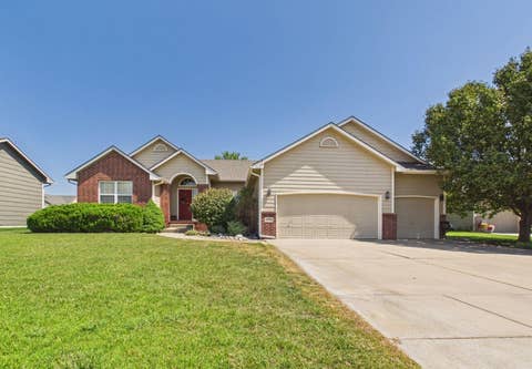 Homes For Sale - 2350 N Castle Rock Ct<br/> Wichita, KS 67228