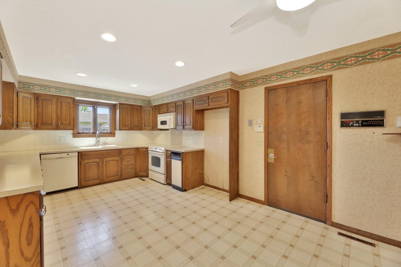 6915 E 14th St N St, Wichita, Kansas image 9
