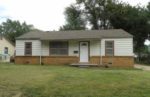 Photo of 826 Kokomo Ave, Derby, KS 67037 (MLS # 680475)