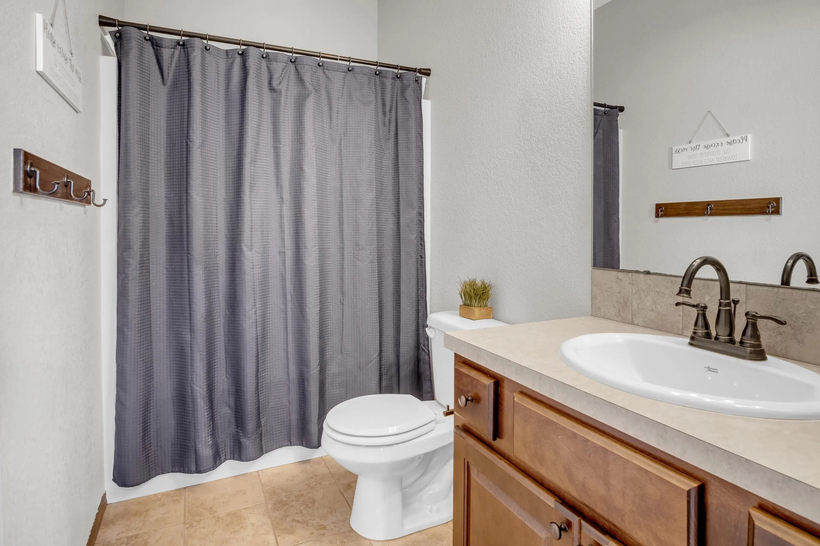 Wichita, Kansas 67204, United States, 5 Bedrooms Bedrooms, ,3 BathroomsBathrooms,Residential,Active,160993