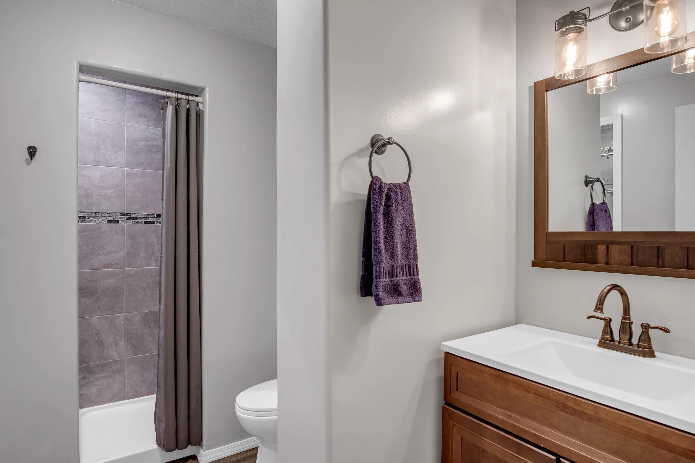 Wichita, Kansas 67204, United States, 5 Bedrooms Bedrooms, ,3 BathroomsBathrooms,Residential,Active,160993