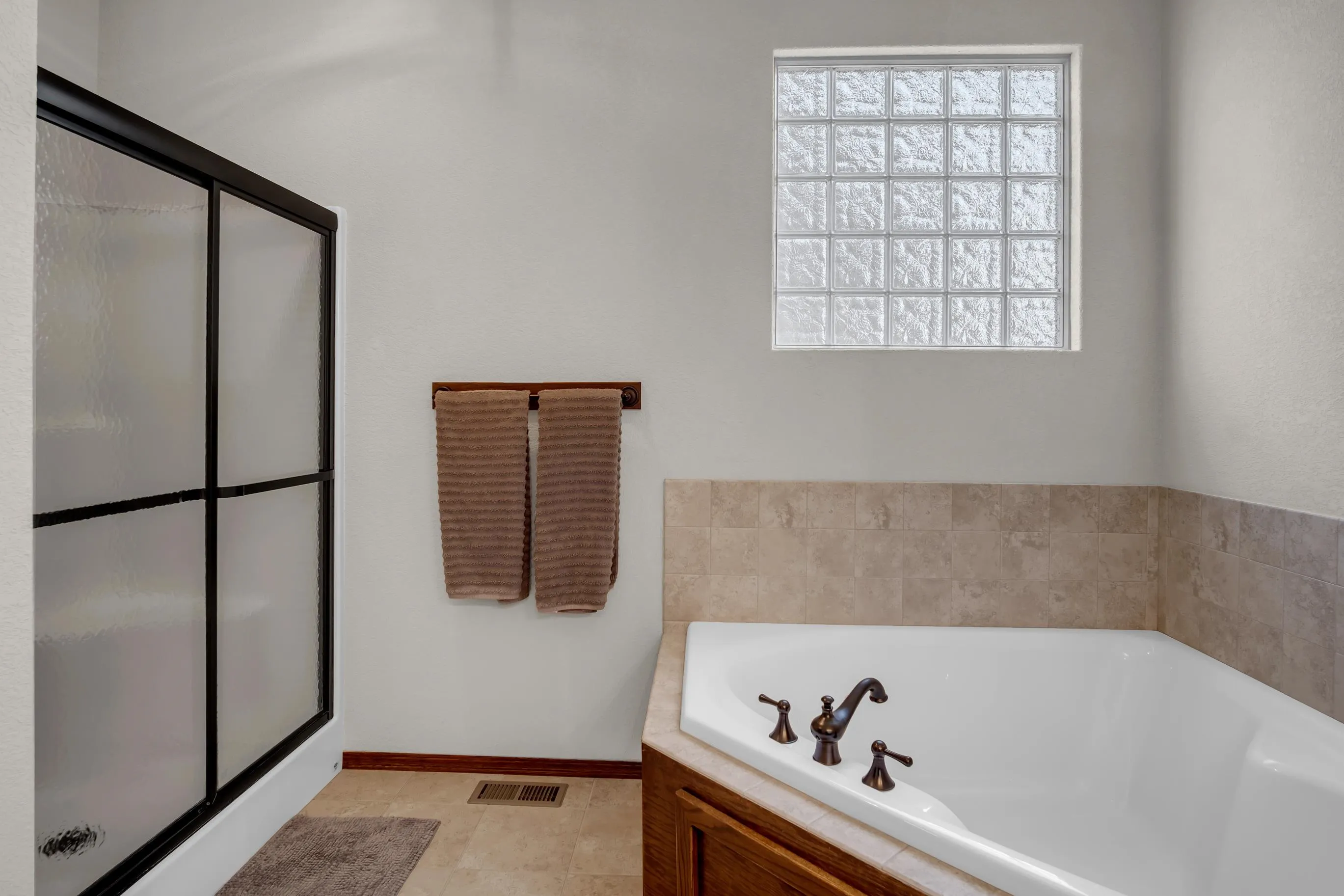 Wichita, Kansas 67204, United States, 5 Bedrooms Bedrooms, ,3 BathroomsBathrooms,Residential,Active,160993