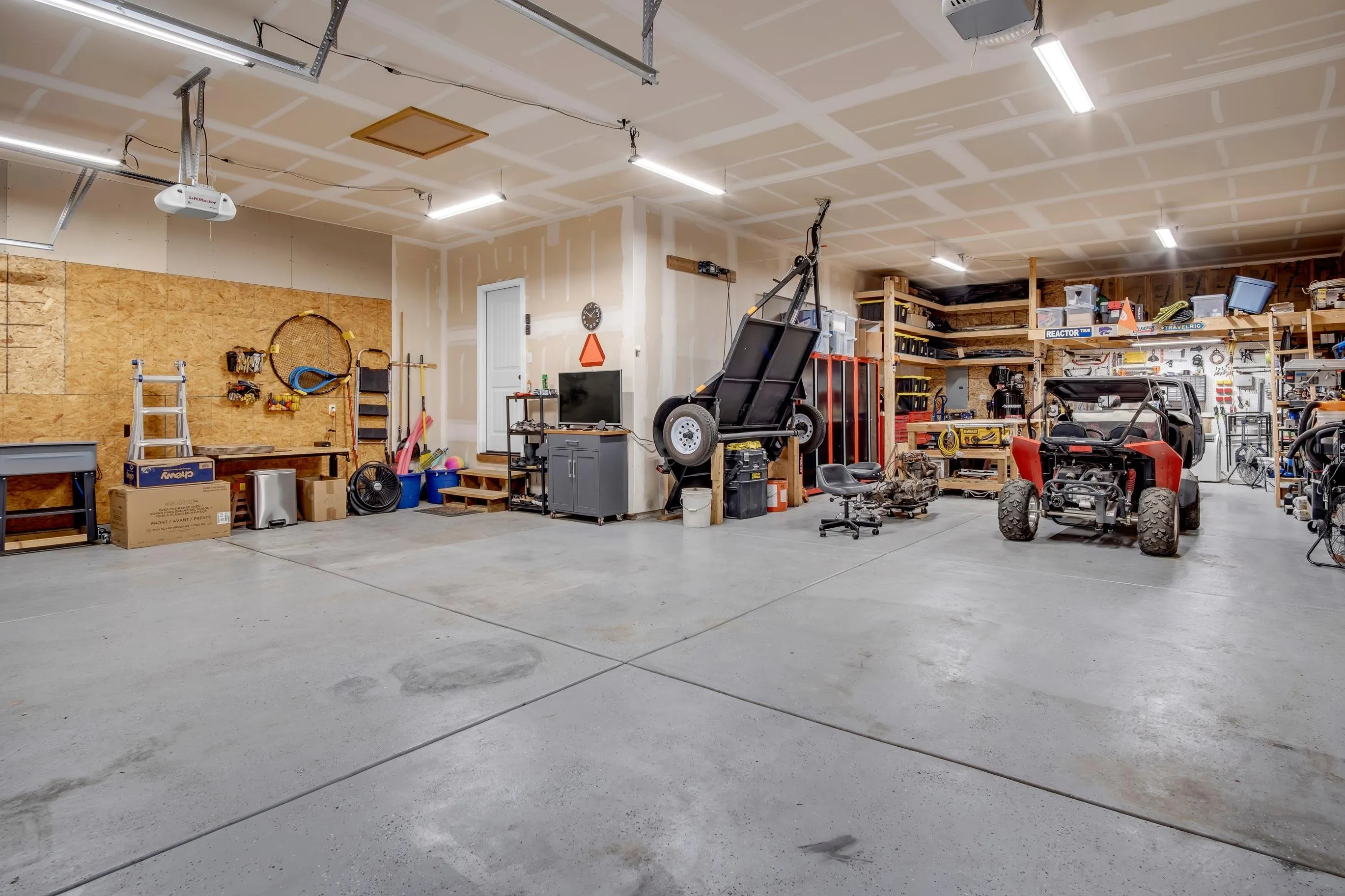 Wichita, Kansas 67204, United States, 5 Bedrooms Bedrooms, ,3 BathroomsBathrooms,Residential,Active,160993