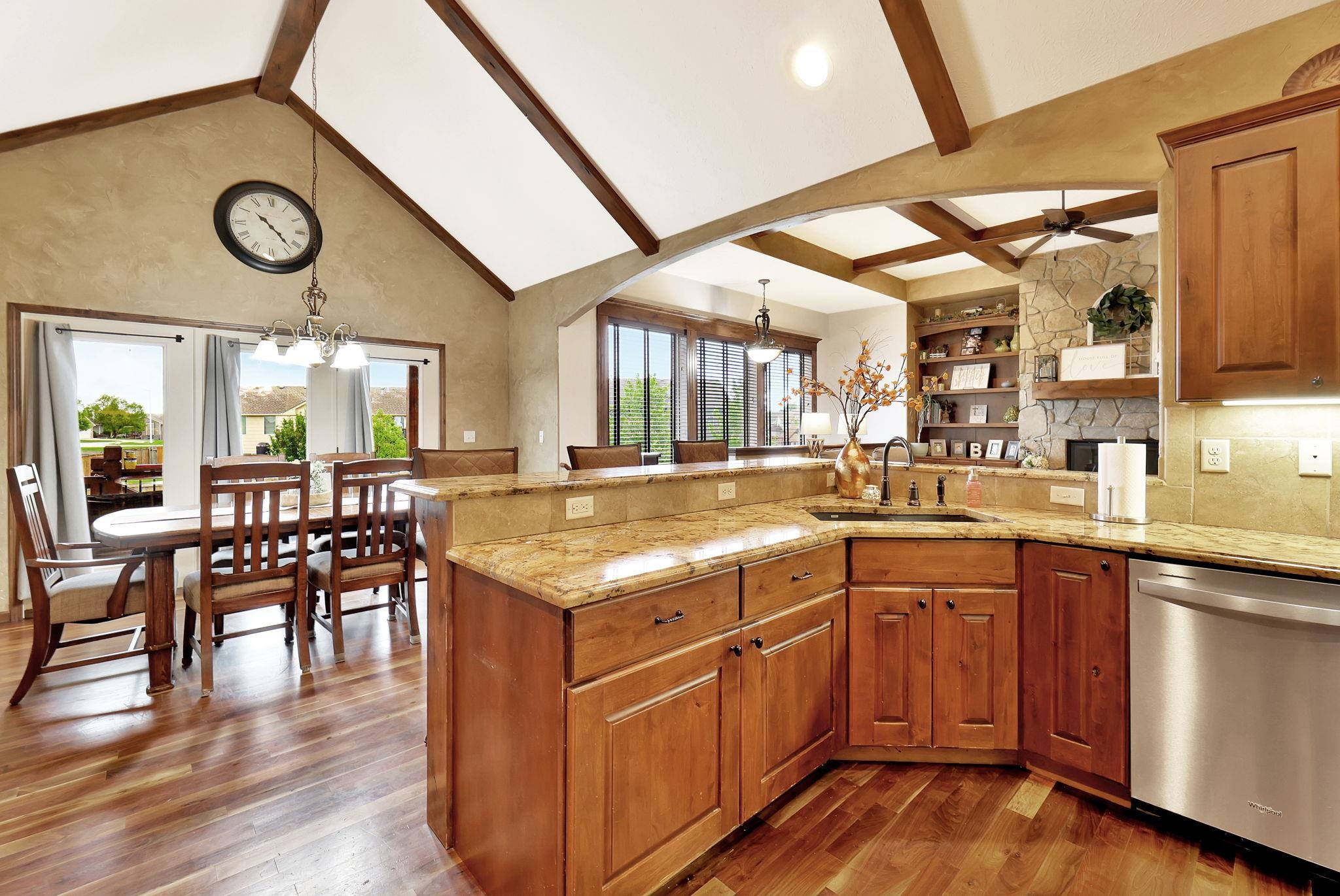 2510 N Chelmsford Ct, Wichita, Kansas image 11