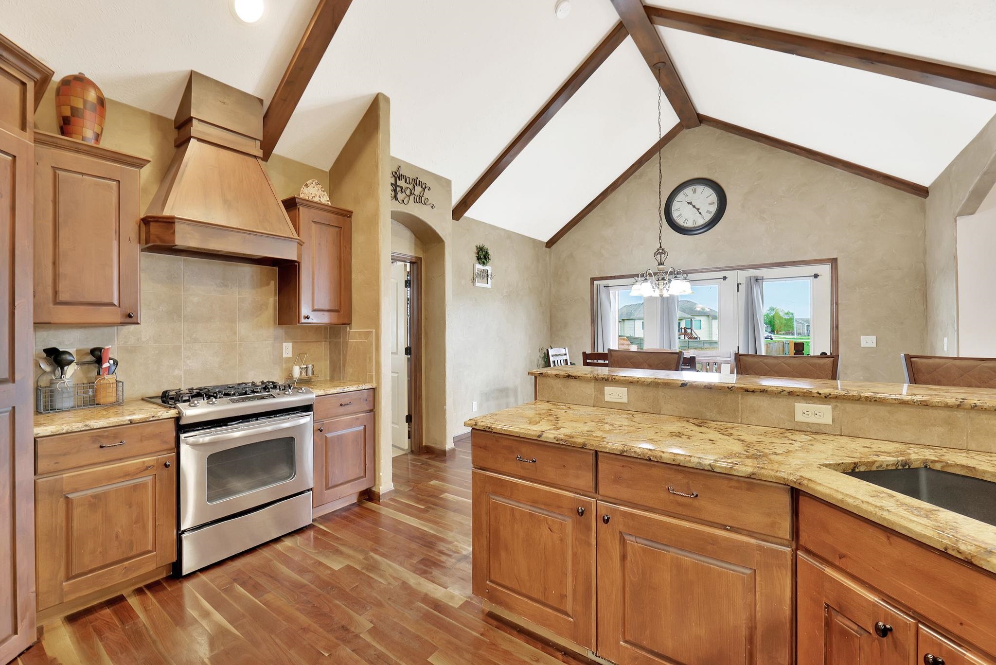 2510 N Chelmsford Ct, Wichita, Kansas image 12