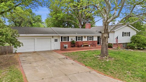 Homes For Sale - 608 W 8th St<br/> Newton, KS 67114