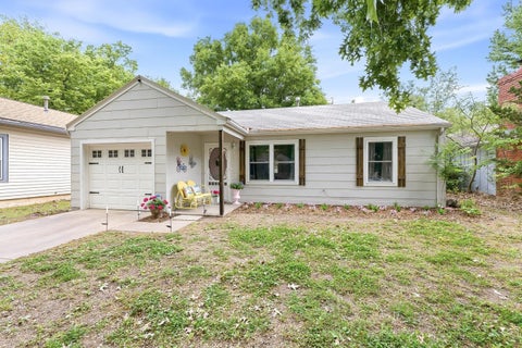 Homes For Sale - 712 E 17th Ave<br/> Winfield, KS 67156