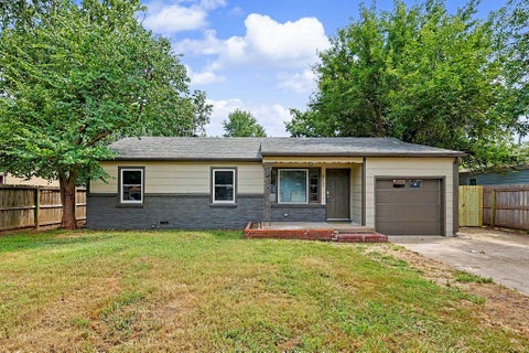 Homes For Sale - 617 W 4th St<br/> Haysville, KS 67060