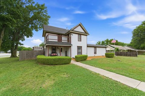 Homes For Sale - 427 S Willow St<br/> Butler County, Douglass, KS 67039