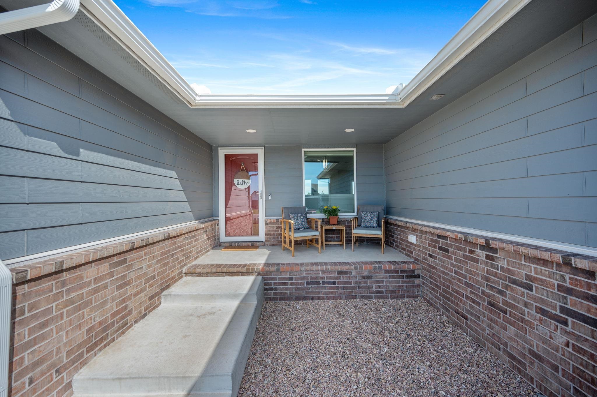 768 E Sunset Cir, Goddard, Kansas image 2