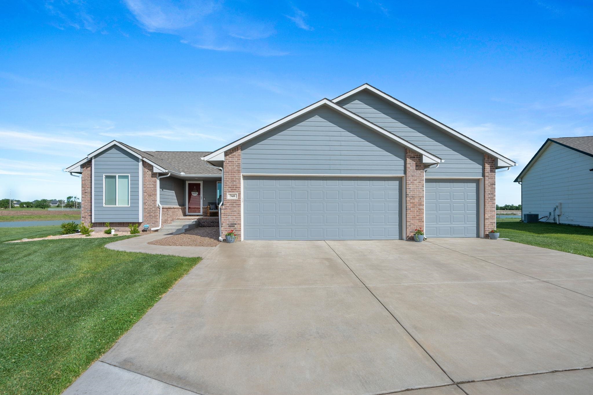 768 E Sunset Cir, Goddard, Kansas image 1