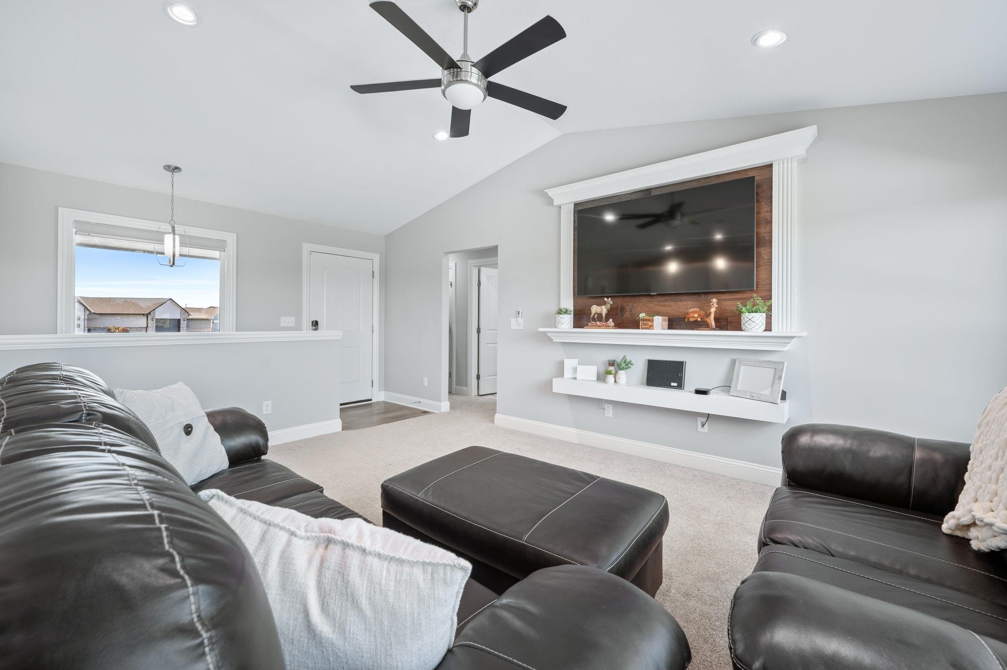 768 E Sunset Cir, Goddard, Kansas image 4