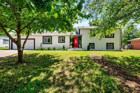 2236 S Crestway St, Wichita, KS MLS: 655228