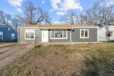 Homes For Sale - 767 Osage Ave<br/> Salina, KS 67401