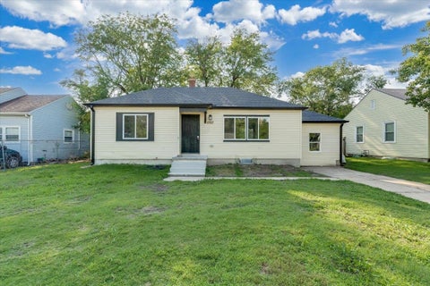 Homes For Sale - 1727 N Ne Parkway<br/> Wichita, KS 67208