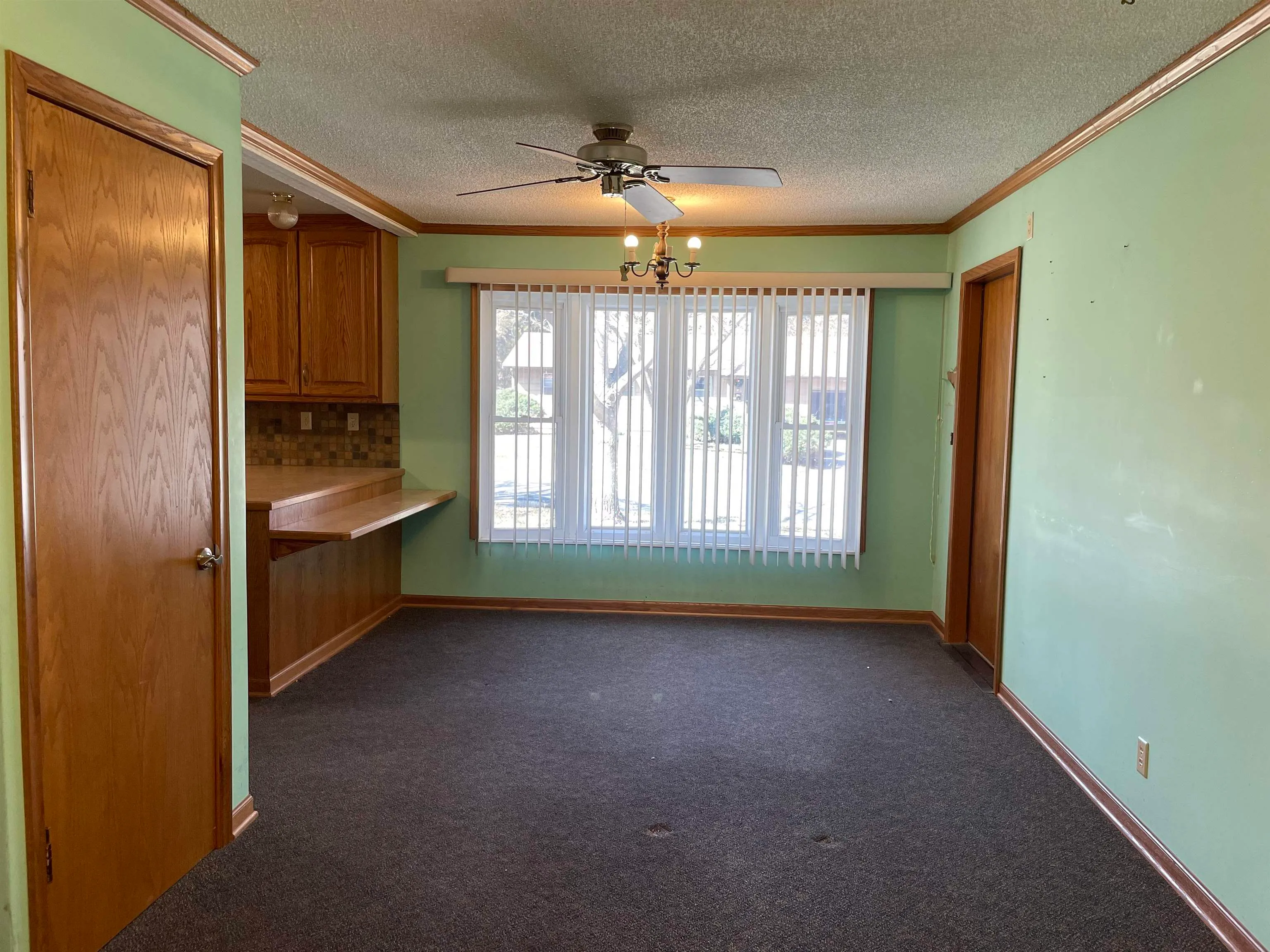 Halstead, Kansas 67056, United States, 4 Bedrooms Bedrooms, ,3 BathroomsBathrooms,Residential,Active,85626