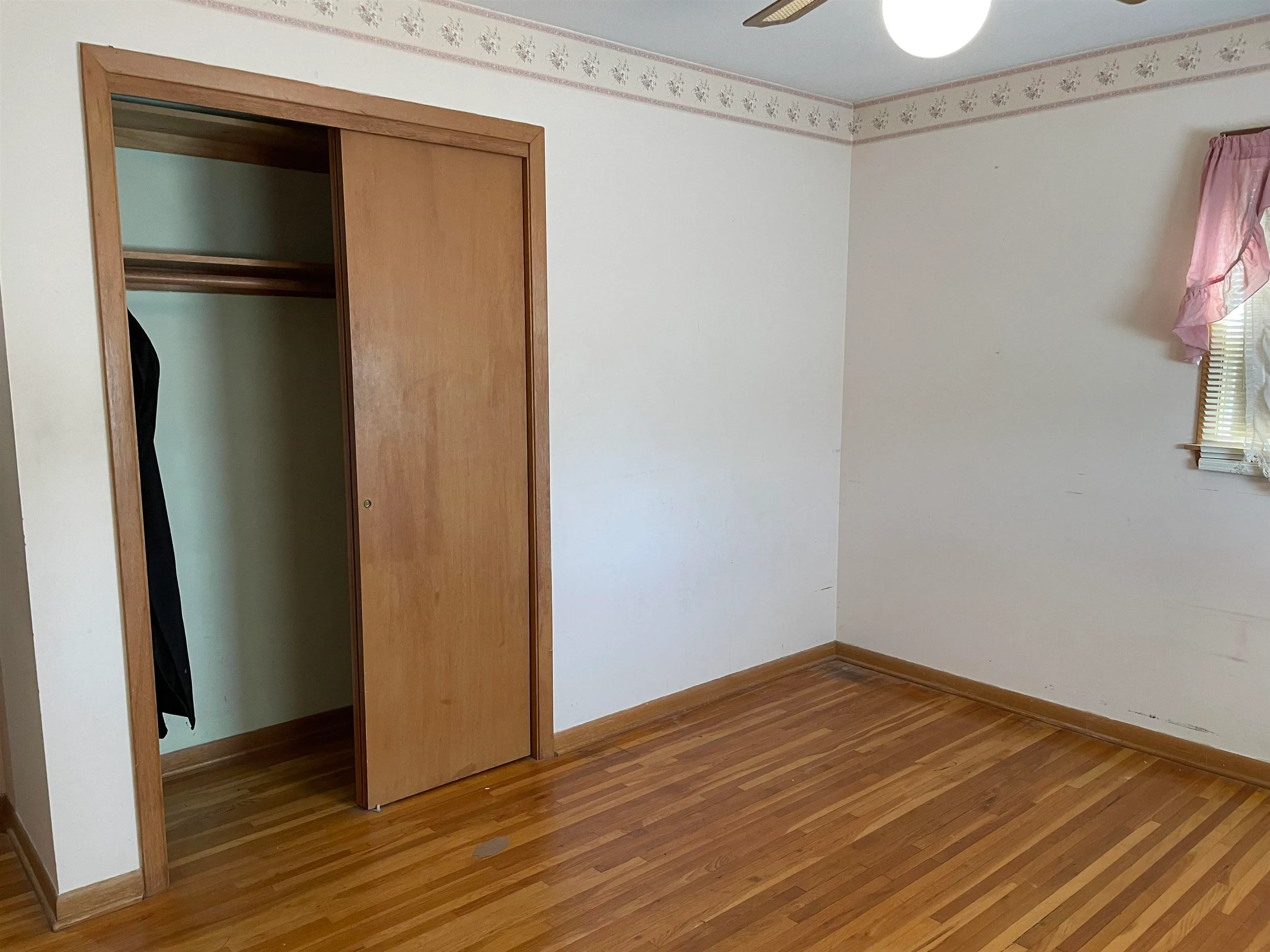 Halstead, Kansas 67056, United States, 4 Bedrooms Bedrooms, ,3 BathroomsBathrooms,Residential,Active,85626