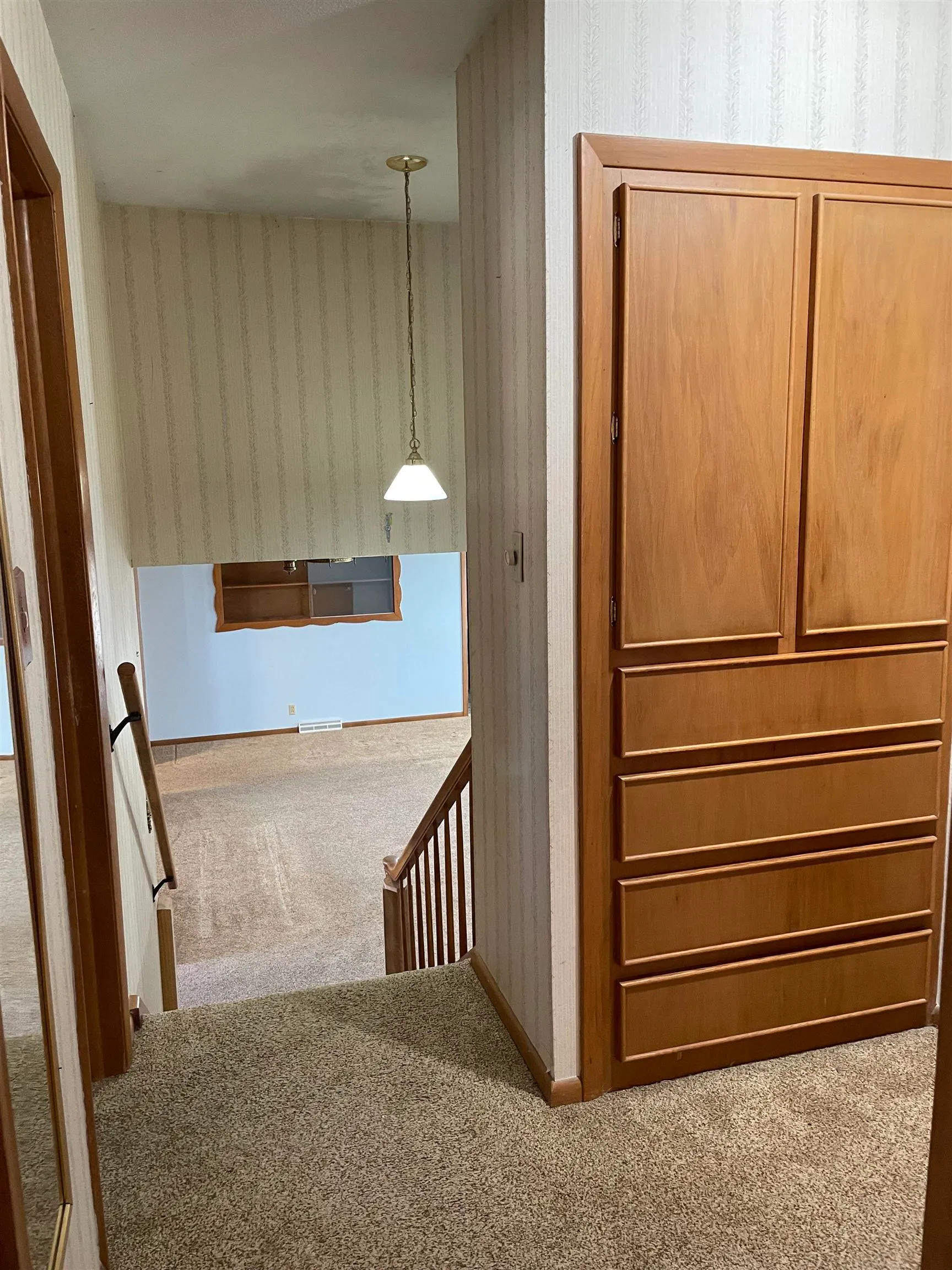 Halstead, Kansas 67056, United States, 4 Bedrooms Bedrooms, ,3 BathroomsBathrooms,Residential,Active,85626