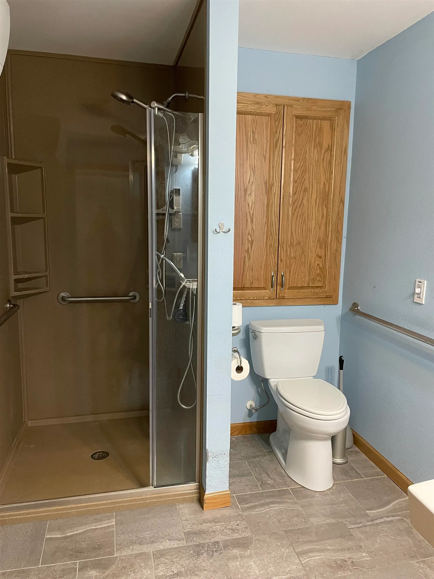 Halstead, Kansas 67056, United States, 4 Bedrooms Bedrooms, ,3 BathroomsBathrooms,Residential,Active,85626